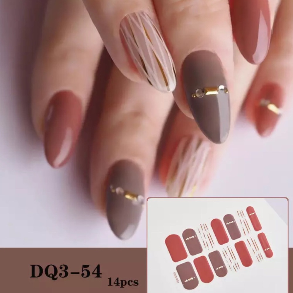 Stunning Nail strips Manicure - Picture 1 of 1